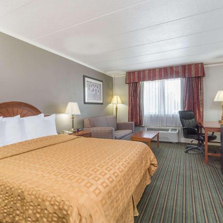Days Inn By Wyndham Columbus East Airport Esterno foto