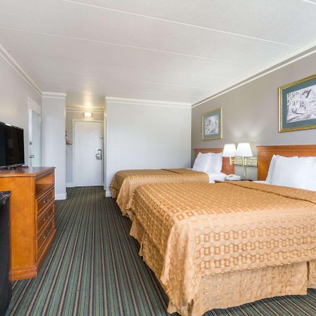 Days Inn By Wyndham Columbus East Airport Esterno foto