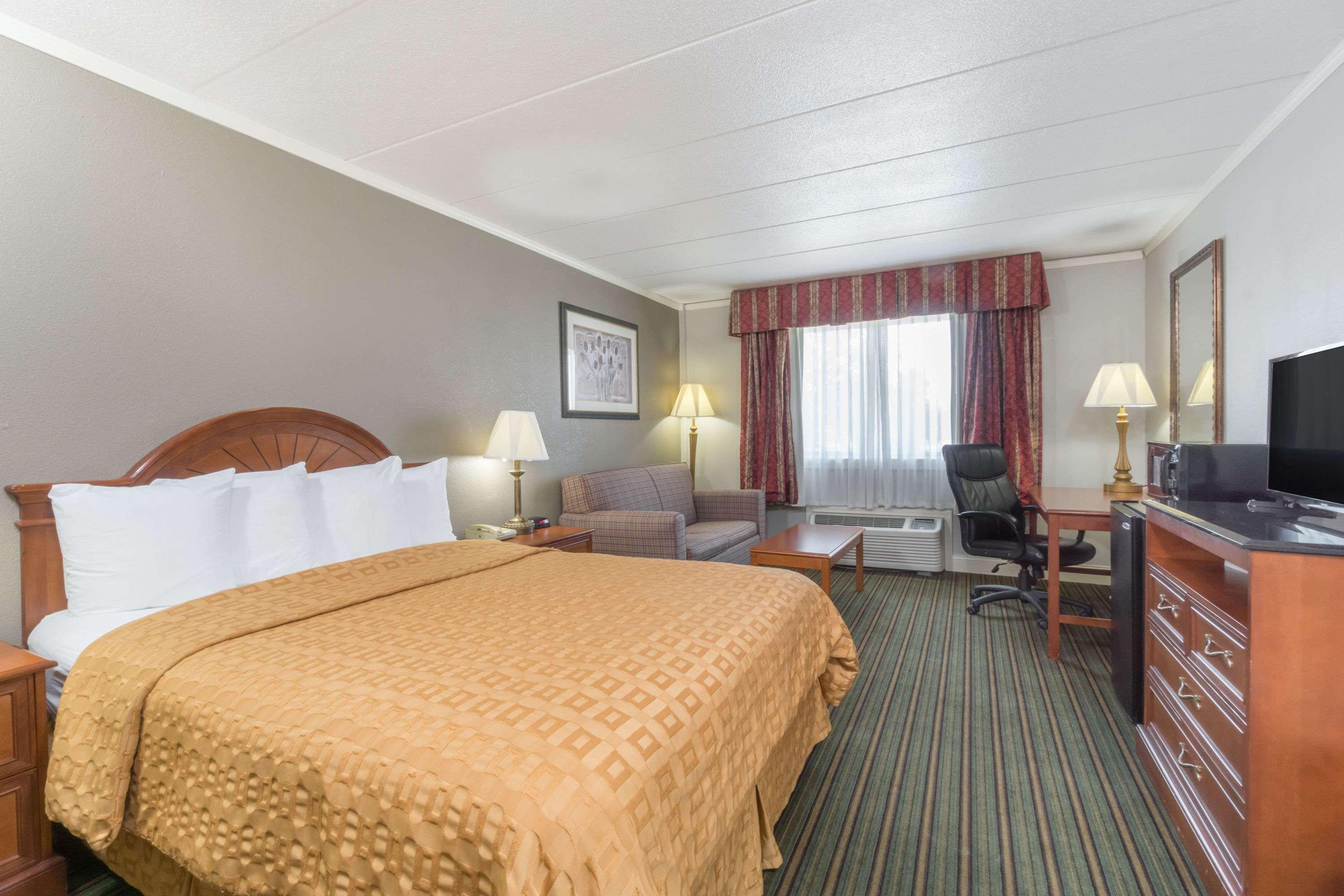 Days Inn By Wyndham Columbus East Airport Esterno foto