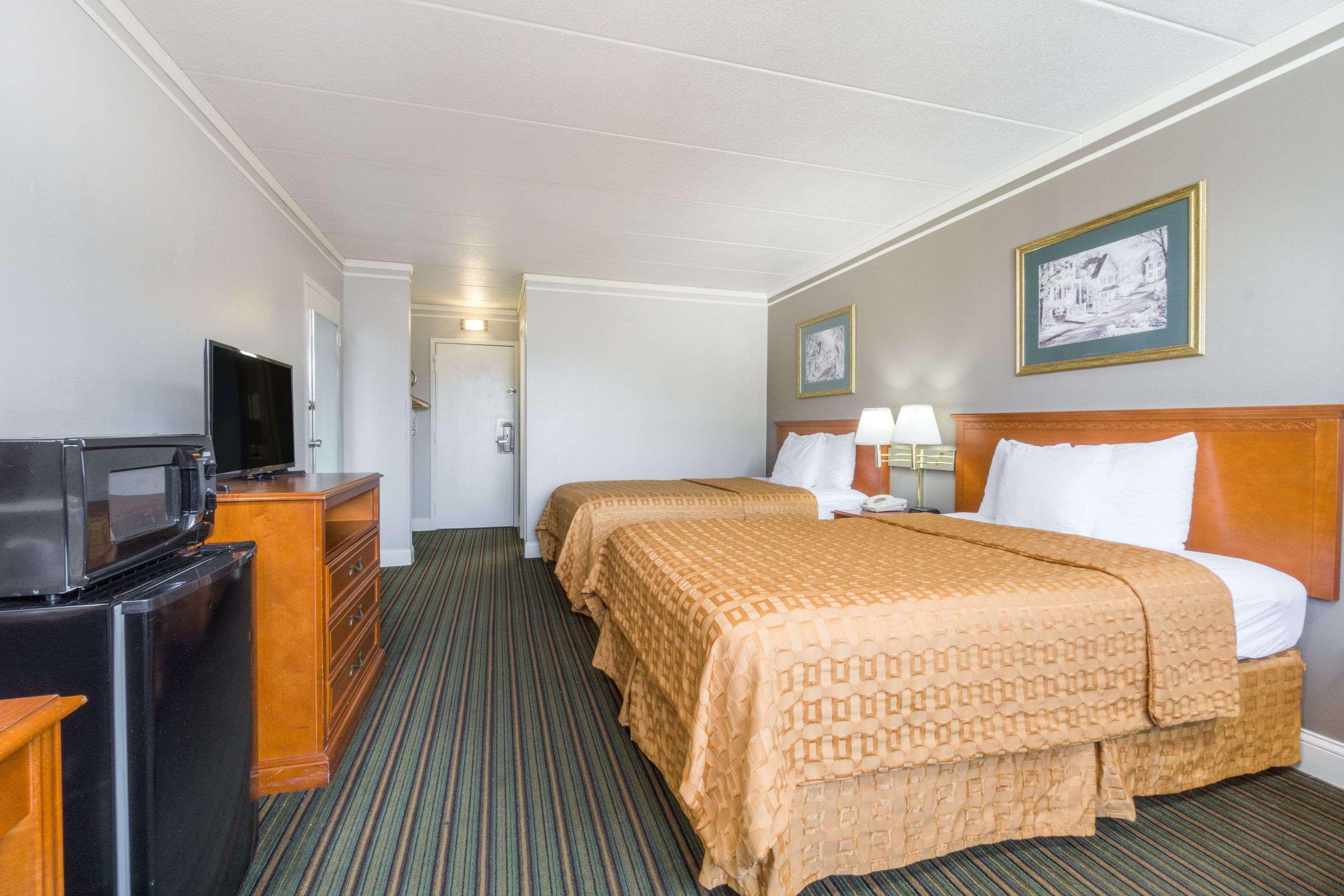 Days Inn By Wyndham Columbus East Airport Esterno foto