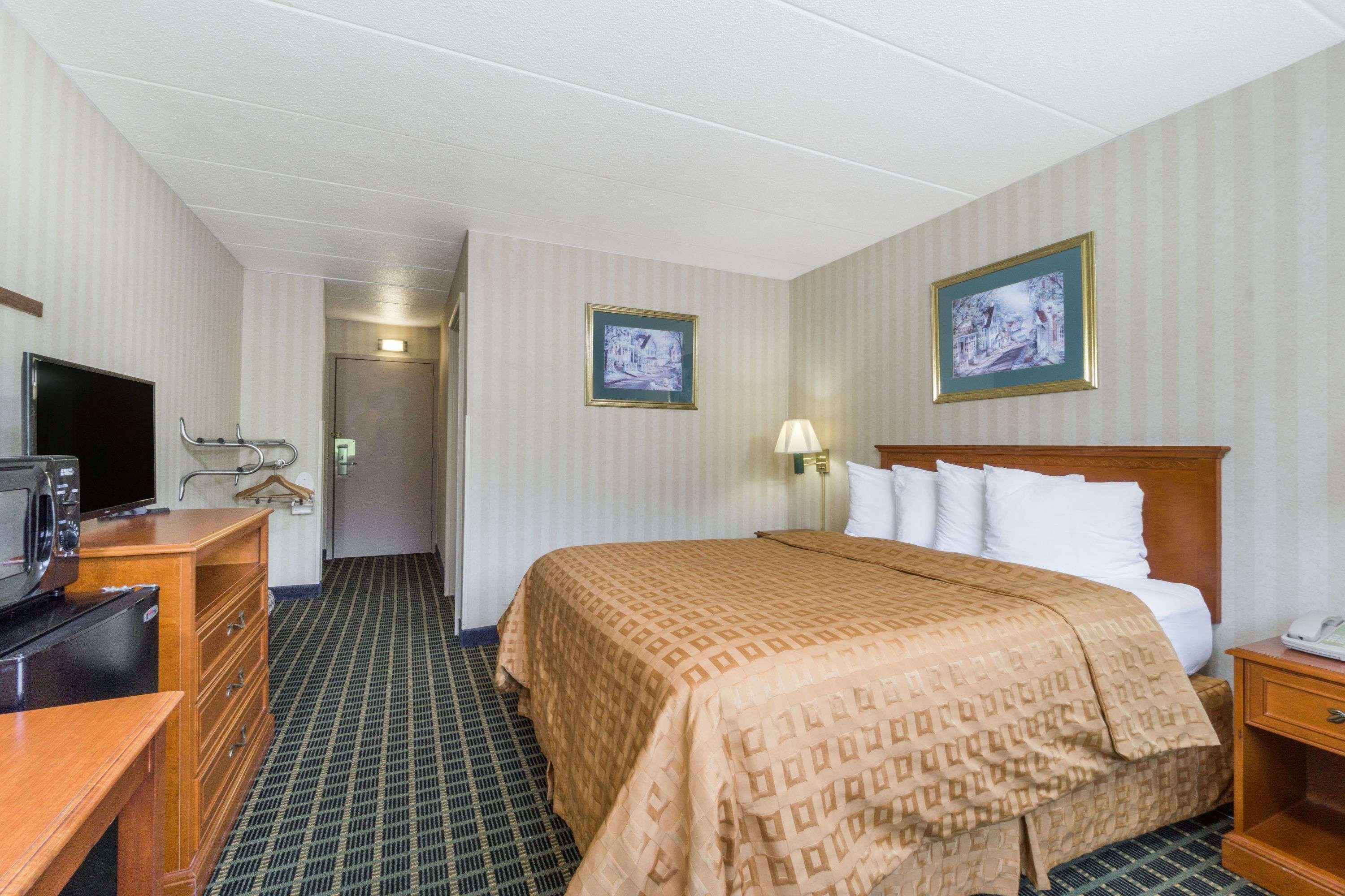 Days Inn By Wyndham Columbus East Airport Esterno foto