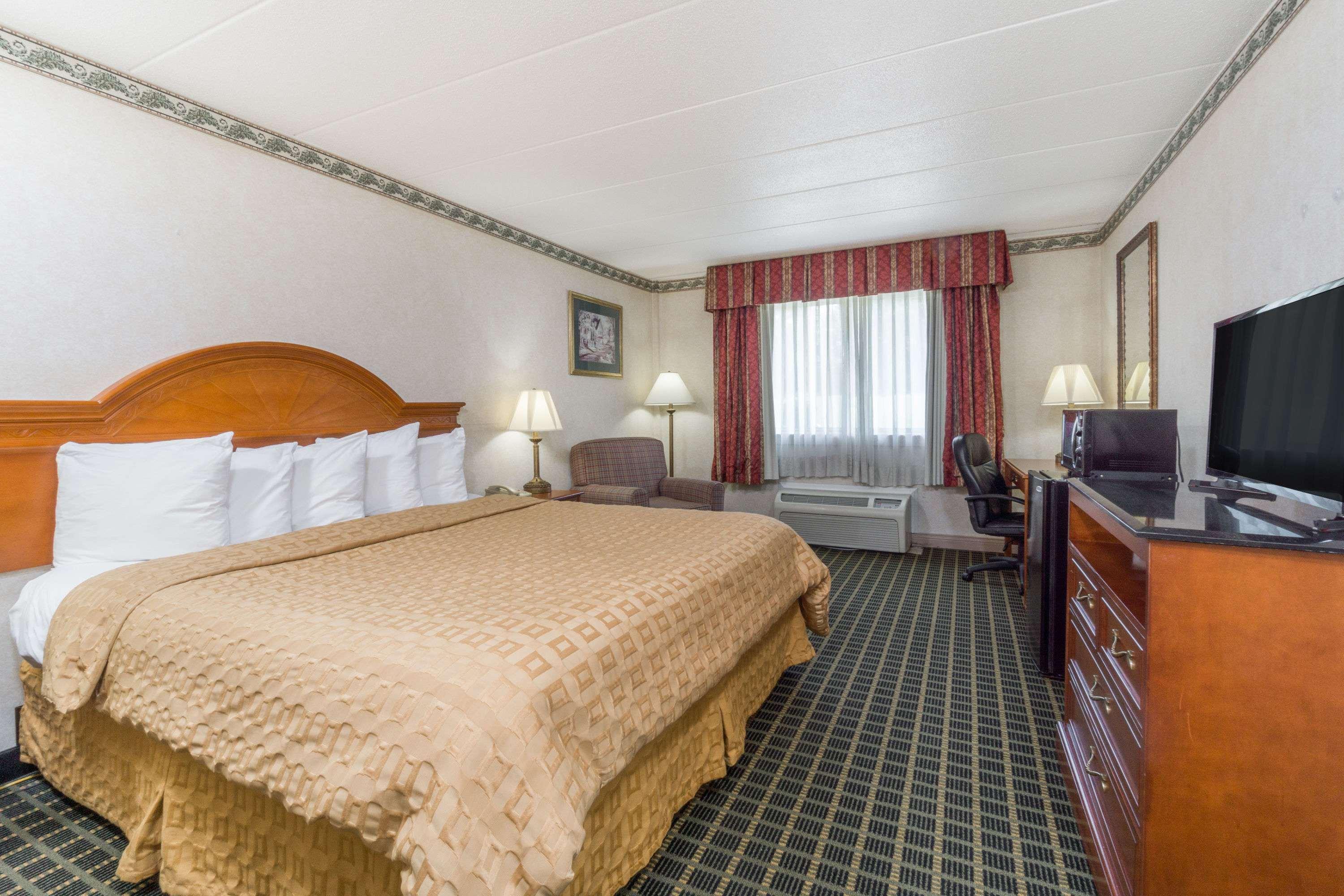 Days Inn By Wyndham Columbus East Airport Esterno foto