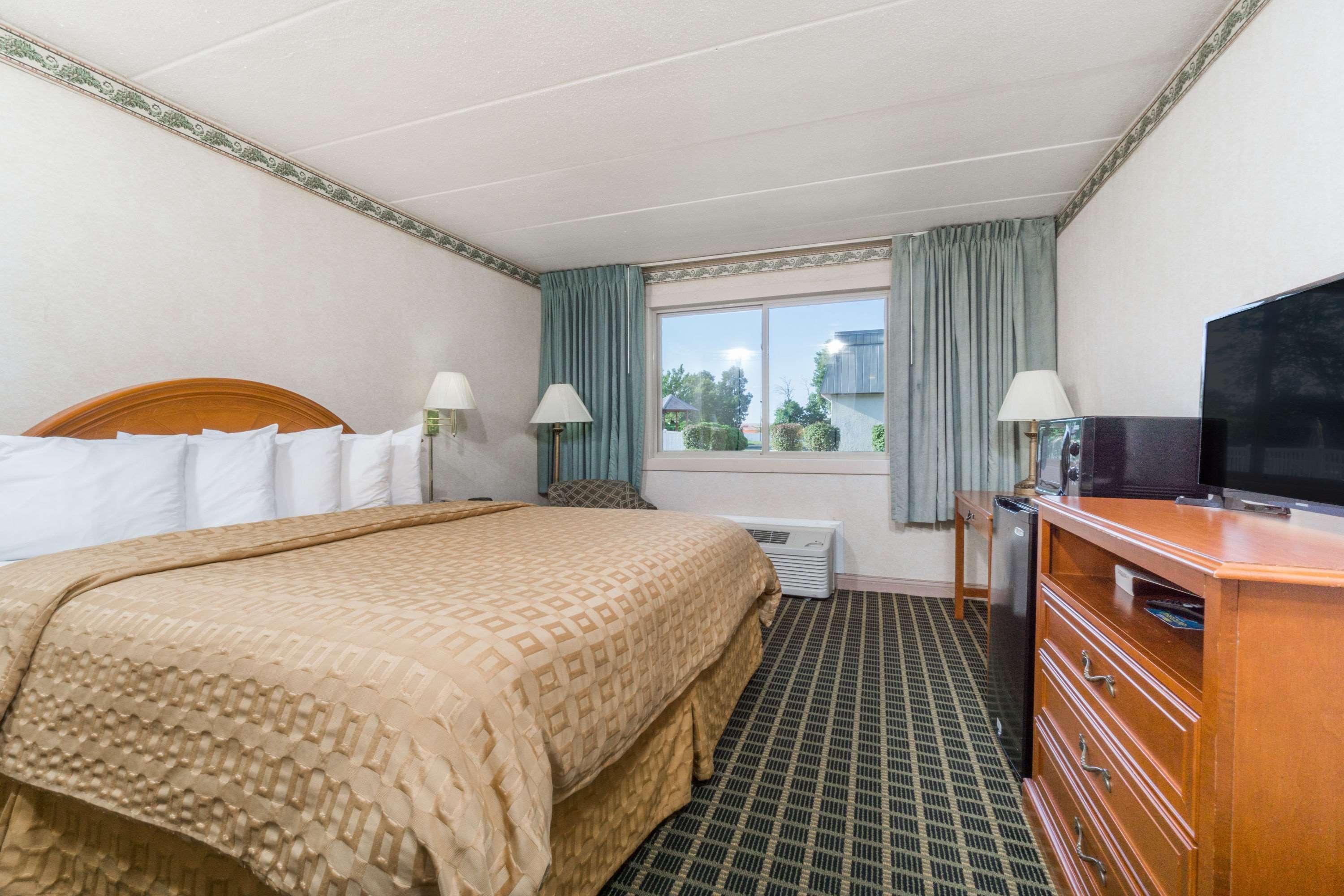 Days Inn By Wyndham Columbus East Airport Esterno foto