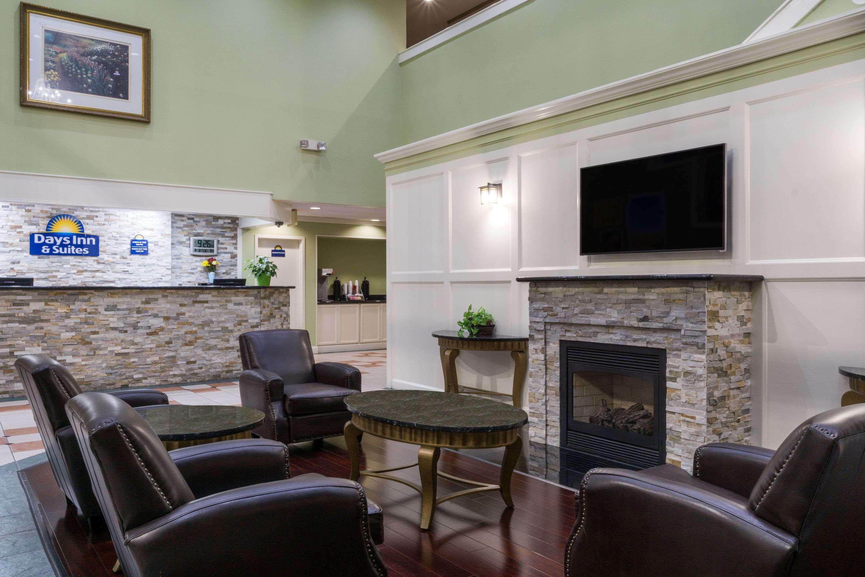 Days Inn By Wyndham Columbus East Airport Esterno foto