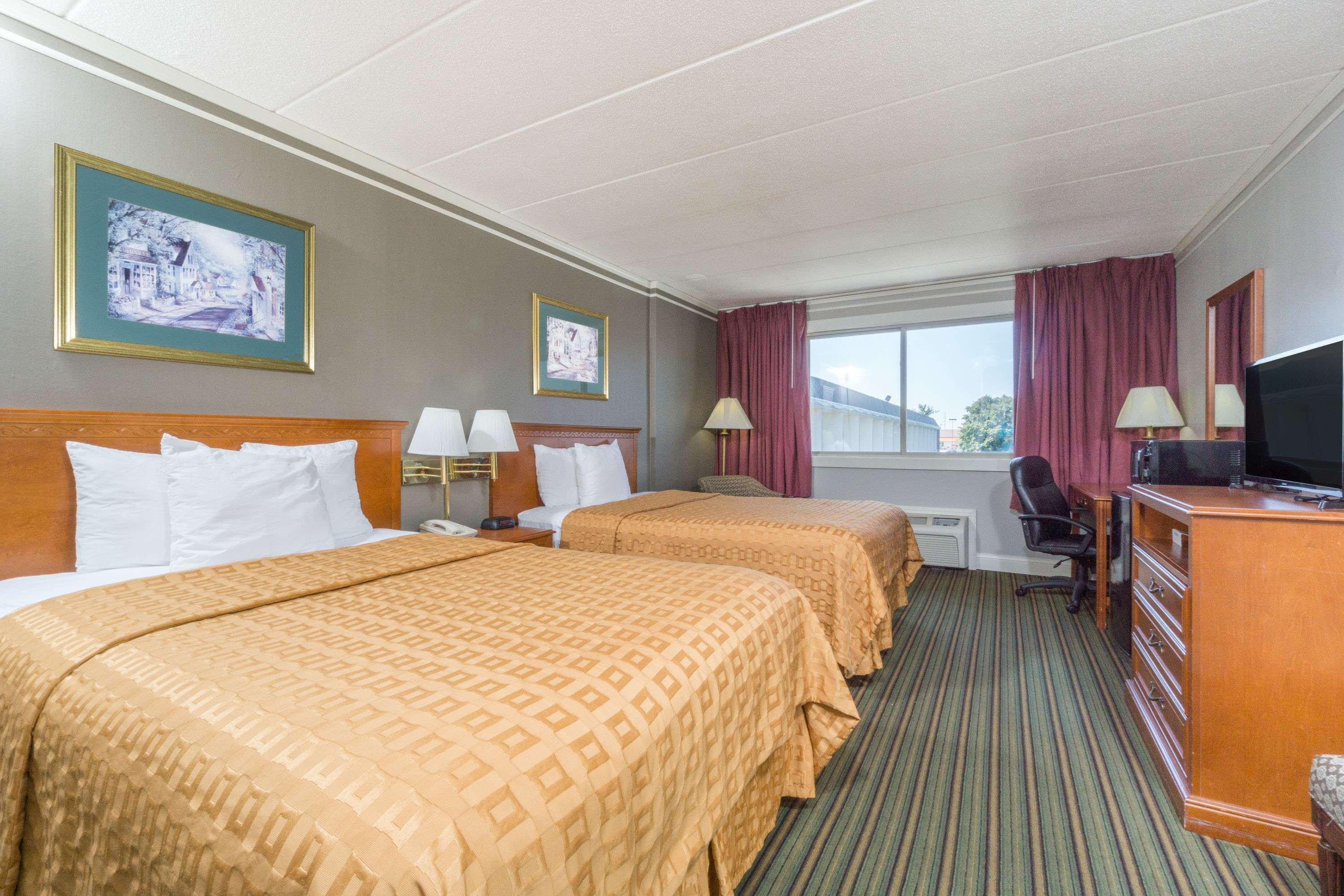 Days Inn By Wyndham Columbus East Airport Esterno foto